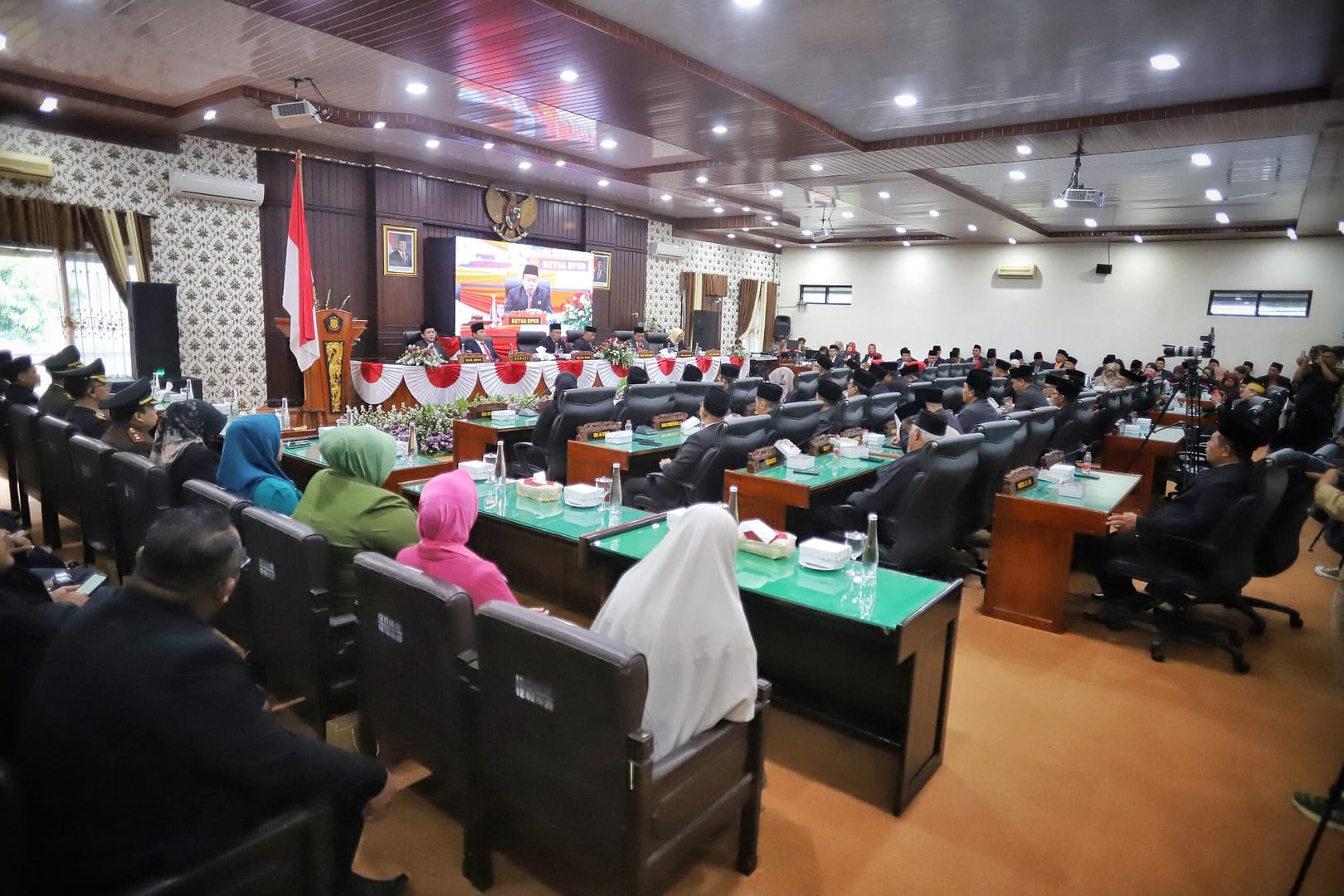 Suasana ruang Sidang Paripurna DPRD Trenggalek dalam agenda mendengarkan Pidato Kenegaraan Presiden Prabowo Subianto, Jumat (15/8/2025).